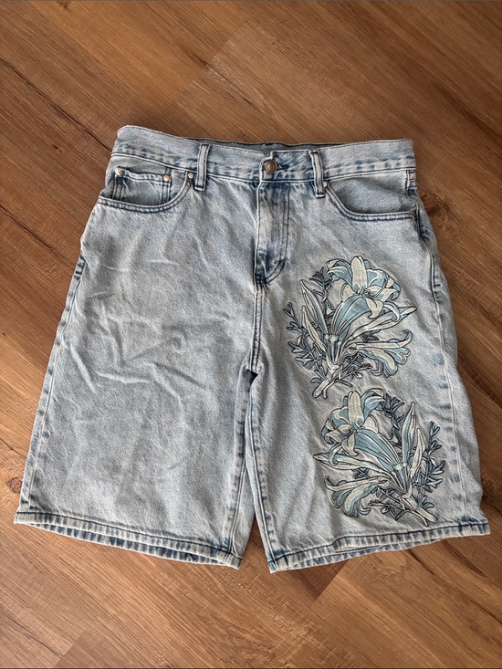 The Met Other - Light Blue Floral-Embroidered Men's Denim Jorts